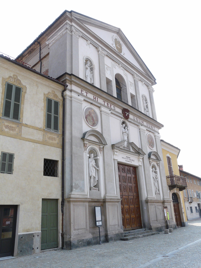 CHIESA_battuti bianchi_sstrinità